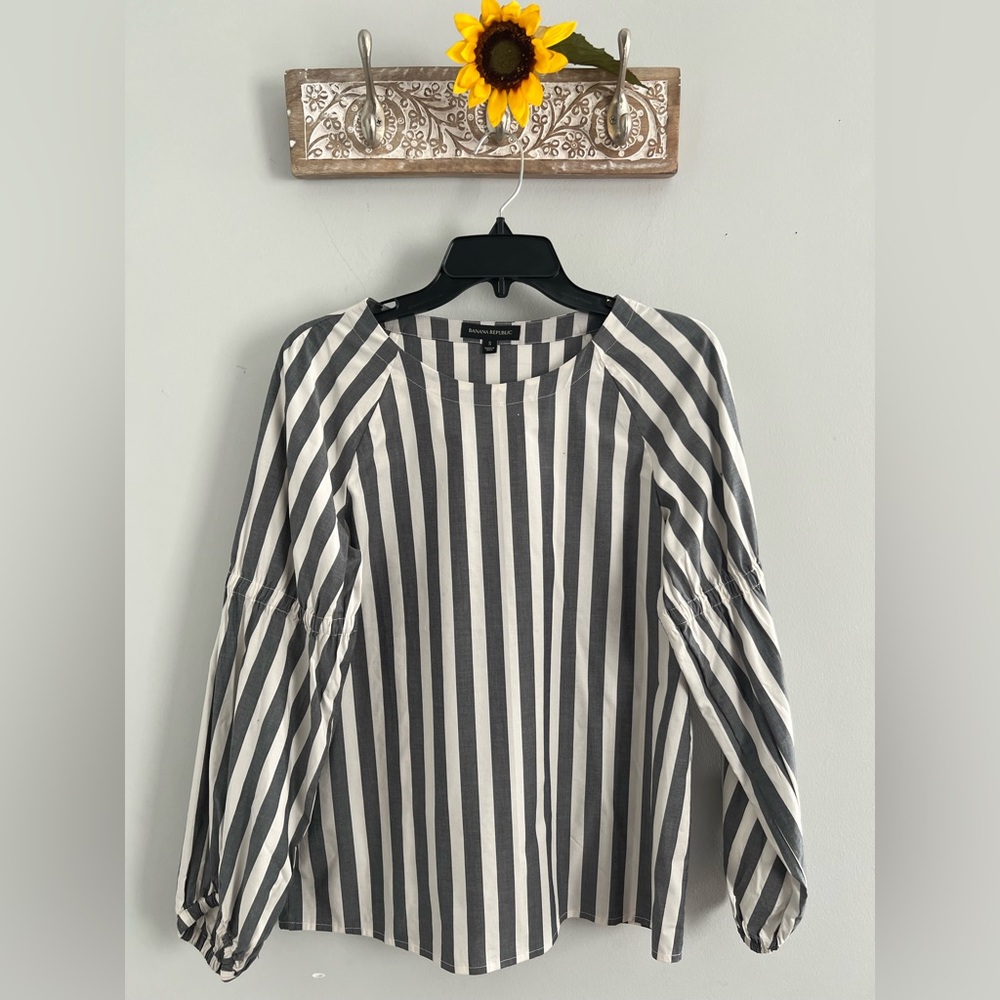 BANANA REPUBLIC Puff Sleeve Striped Blouse | Gray & White | Size Small - Picture 3 of 9